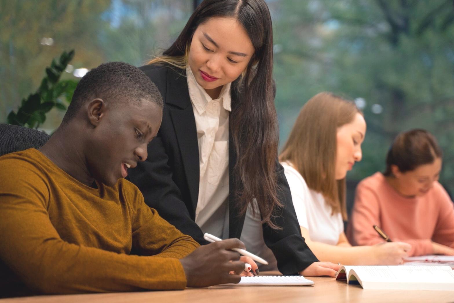Collaborative meeting environment focused on financial education and research discussion